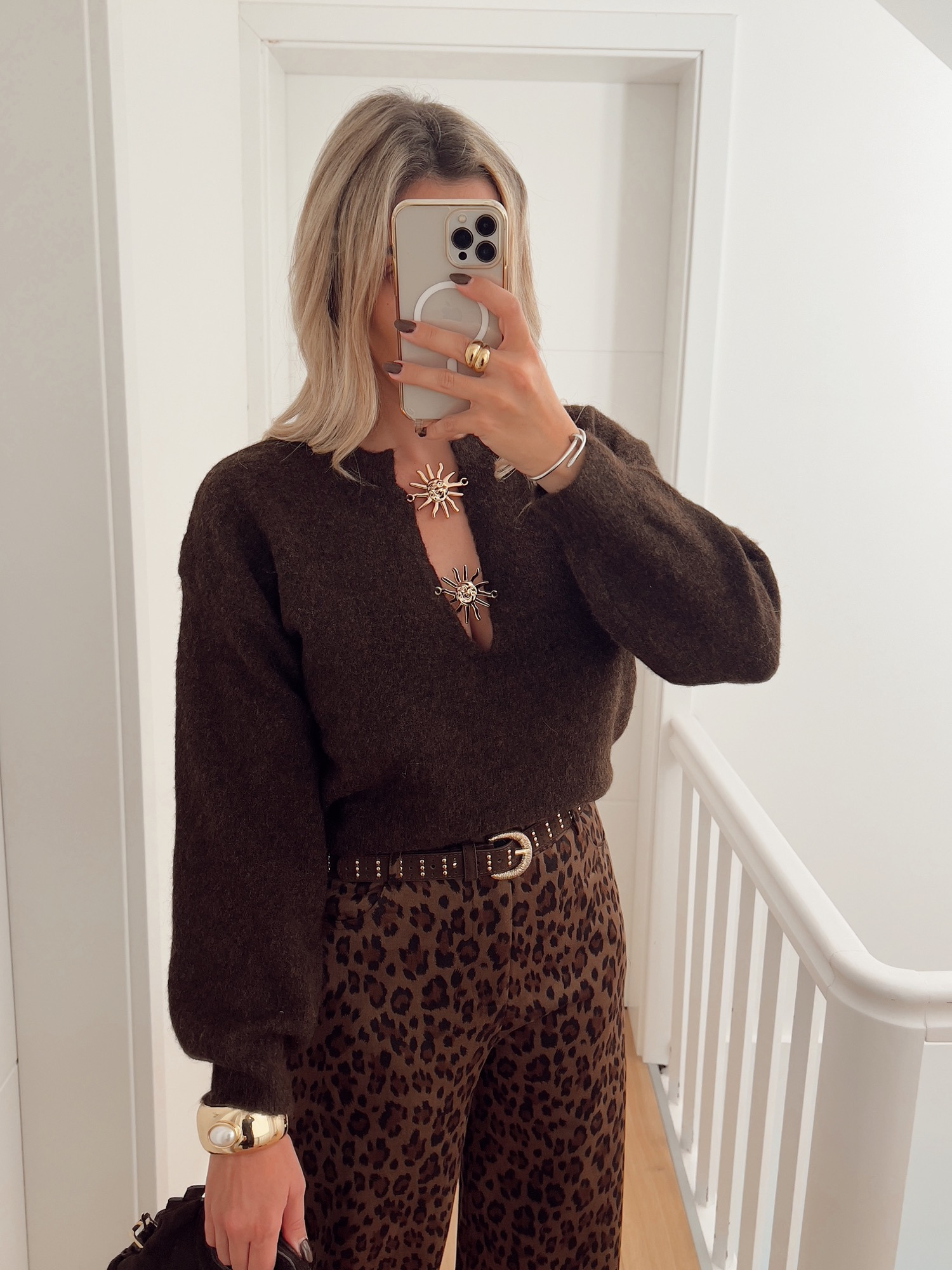 Pull PANTON Marron, en laine avec broches soleil